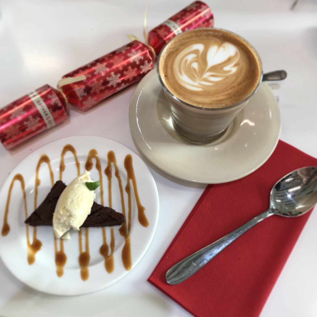SimonWinton's tweet photo. Amazing Christmas lunch with some of the NowTv team and the other NowTv grads  #lifeatsky #nowtv #gatherandgather #christmaslunch https://t.co/P1f3vekplz