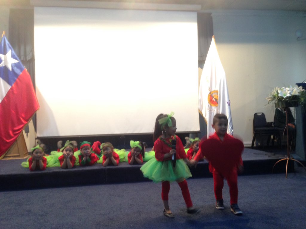 Niños y niñas reciben Kit educativo del programa Chile Crece Contigo