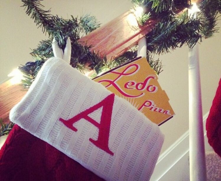 LedoPizza's tweet photo. Ledo Pizza Gift cards! #LastMinuteGifts2016
Buy a $25 Ledo Giftcard &amp; get a $5 Promo Card for yourself! *While supplies last. In-store only. https://t.co/BFUyBaVMYz