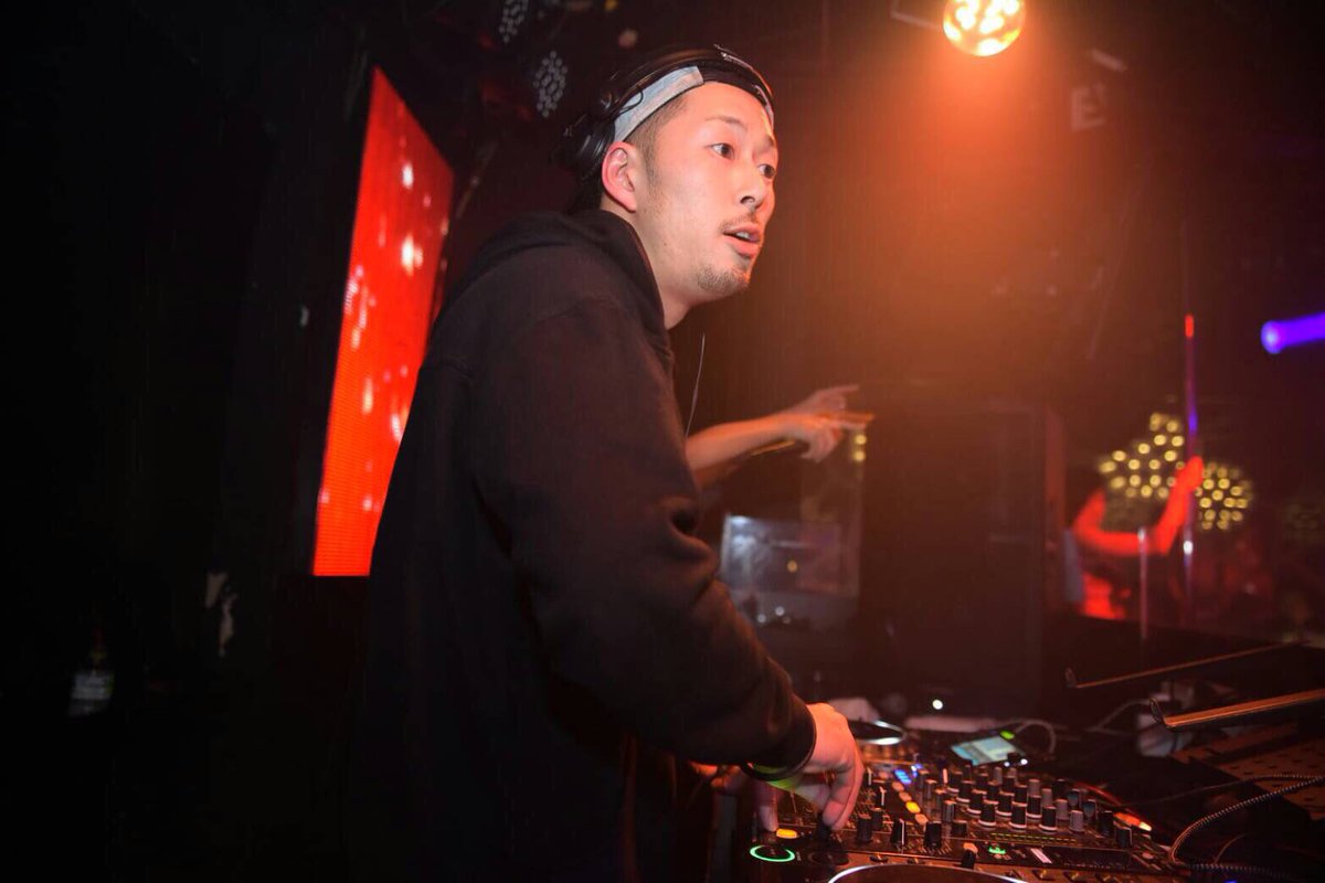 ”PLAYGROUND” at @GIRAFFEosaka 
<a href="/coba1005/">COBA</a> 
MC RYO
NOW PLAYING!!!🎶

GUEST DJの登場でフロアも大盛り上がり❗️
祝前日、乗り遅れる前にGIRAFFEosakaに急げ💨