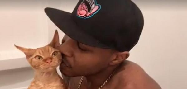 OddNewsUPI's tweet photo. Self-proclaimed 'cat-rapper' performs while bathing his cat Ravioli https://t.co/8zGB4itS0W https://t.co/LY8ZsAgHmD