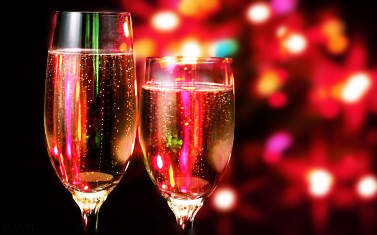 detroitwino's tweet photo. Our #sommelier @WineMonologues shares insights on #bubbles to help YOU find the right sparkler to sip this season! https://t.co/yyJZ5Y83PT https://t.co/Zw0seZKl93