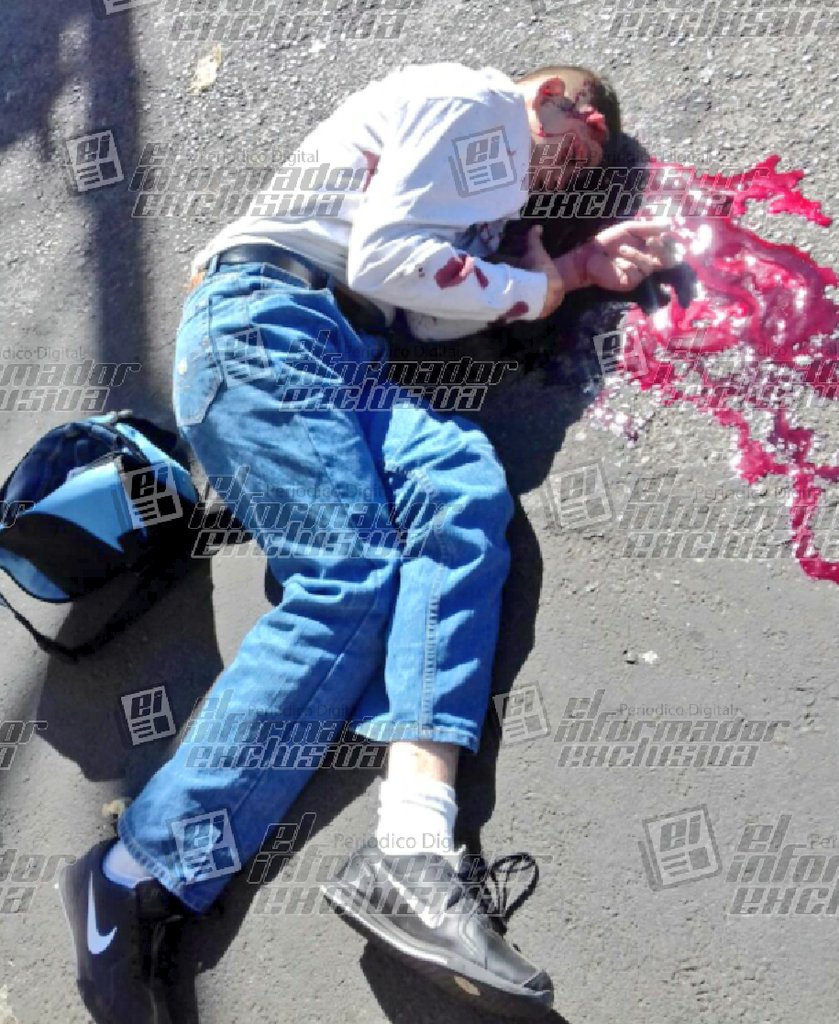 ElinformadorPD's tweet photo. Imágenes exclusivas de el terrorista muerto en barrio la vega  al intentar darle muerte a un agente policial se confirma otro muerto mas https://t.co/zc36Fal9Dc