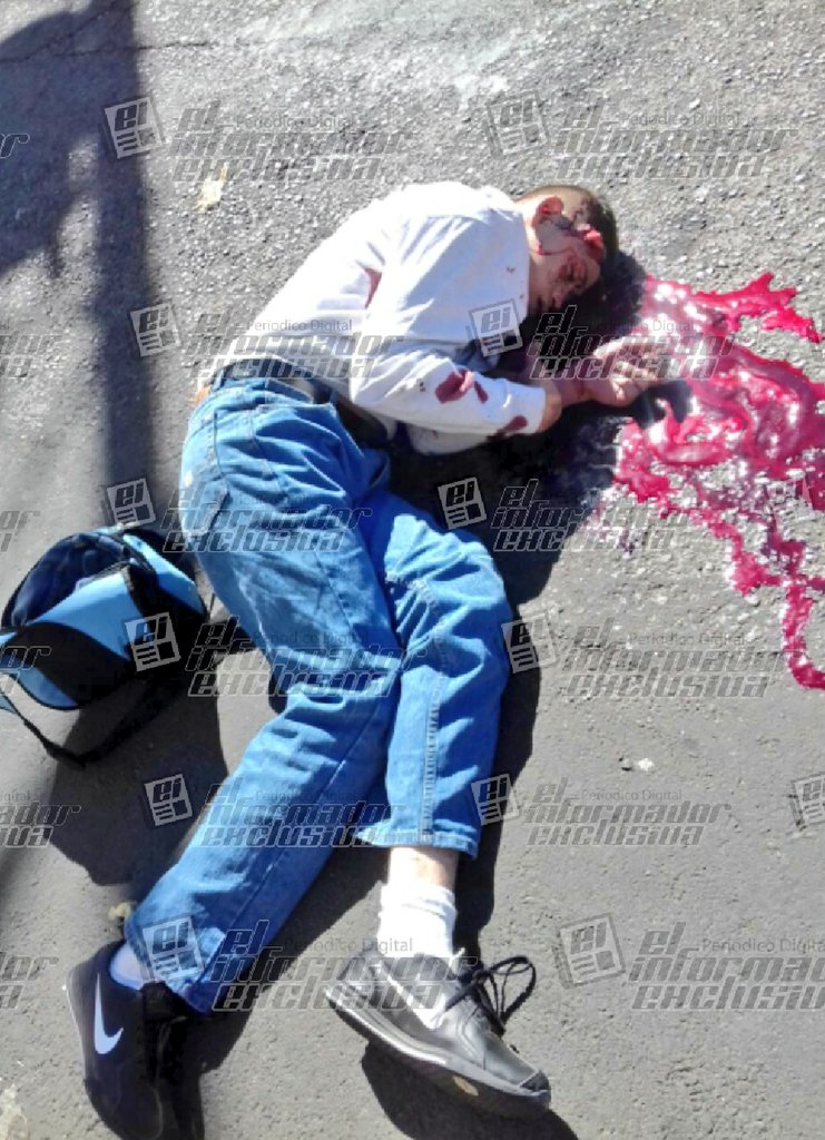 ElinformadorPD's tweet photo. Imágenes exclusivas de el terrorista muerto en barrio la vega  al intentar darle muerte a un agente policial se confirma otro muerto mas https://t.co/zc36Fal9Dc