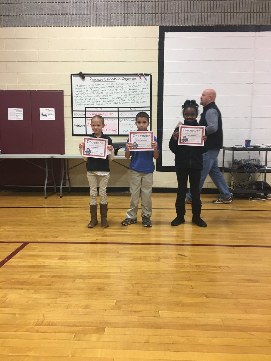 SilverlaneSch's tweet photo. 3rd grade pack recognition winners. Great job showing initiative this month! #packassembly #greatwork https://t.co/75xSsd2niq