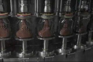fannycarrier's tweet photo. Ferrero consomme 1/3 des noisettes du monde et produit l'Empire State Building en Nutella par an @CCornuMilano https://t.co/WSQWCMr9wQ #AFP https://t.co/lMJrlyXFVt