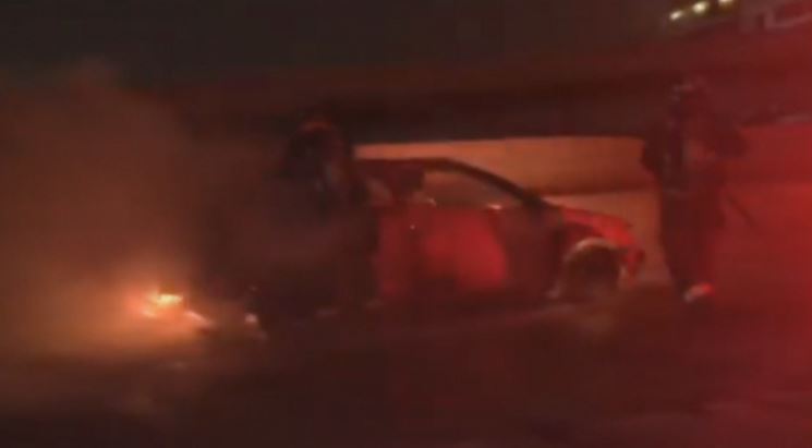 Rescuers pull driver from burning car on Palmetto Expressway bit.ly/2hWQY5y https://t.co/bszMXGuLcj