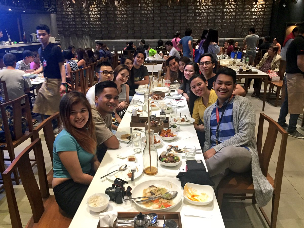kathrenkayee's tweet photo. #PaskongPamana2 MOA Edition ❤️ #Batch32 https://t.co/9TrsYIQ9mr