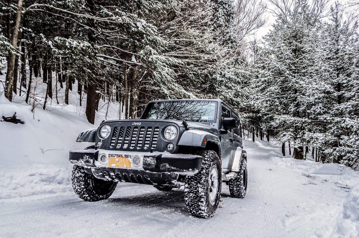 JeepWorld's tweet photo. There's extra snow here for us today, everyone stay warm! #JeepWorld https://t.co/HCAe2qN75m
