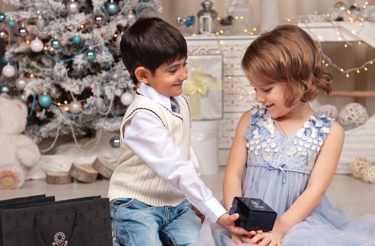 EPLdiamond's tweet photo. Семейные ценности 👪 вдохновляют «ЭПЛ» на создание ювелирных изделий, приобретающих статус настоящей реликвии.💎 https://t.co/lXVzo9AbBU