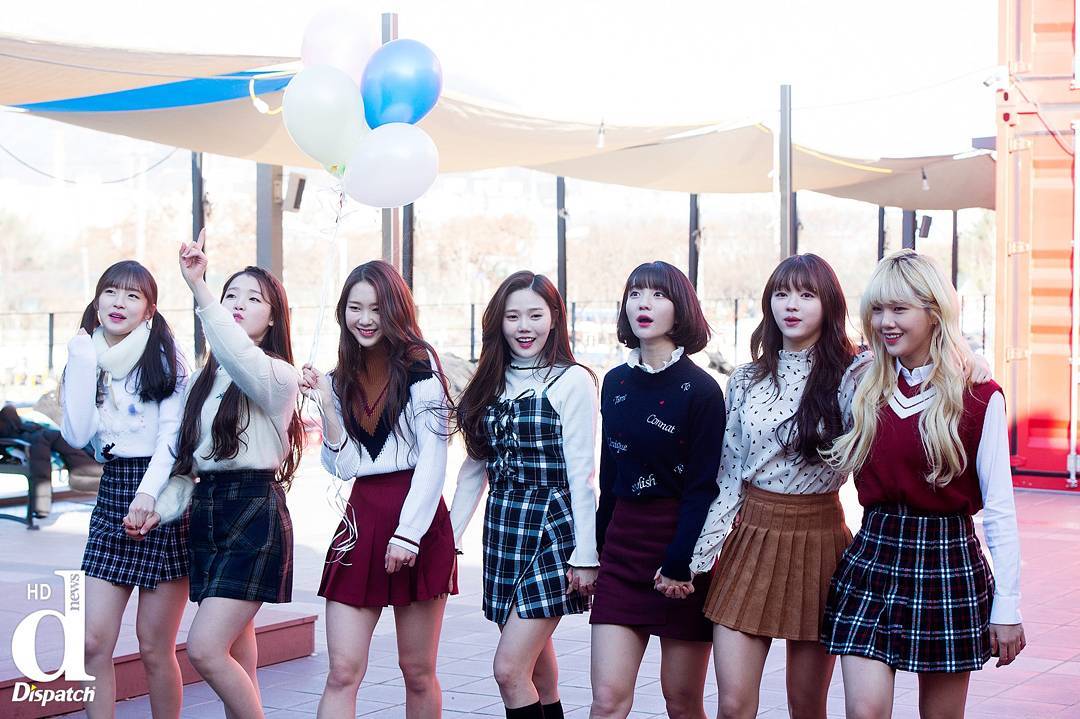 _WM_OHMYGIRL's tweet photo. [#오마이걸] 디스패치 뉴스 위 #효정 #미미 #유아 #승희 #지호 #비니 #아린 https://t.co/HLic83c3pr