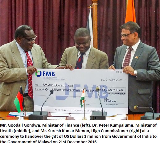 MohitYadavIFS's tweet photo. #FF #LeadingPower #IAFS #India gave $1million in humanitarian assistance to #Malawi. Cheque was handed to Finance Minister Goodall Gondwe https://t.co/3HIerH5zAs