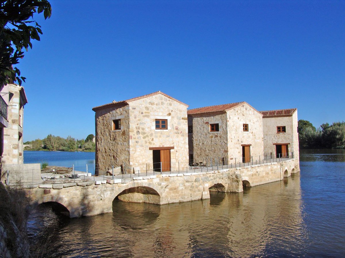 RutasAparte's tweet photo. Nuestros mejores deseos para estas fiestas. Desde el 8 ENE os seguimos esperando en PASEO POR EL DUERO: patrimonio &amp; naturaleza en Zamora https://t.co/vCcsHiYYqH