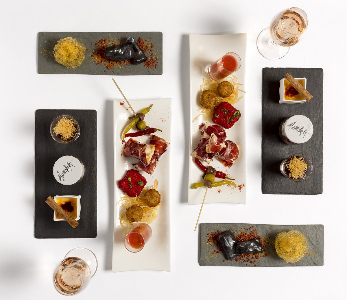 SpearsMagazine's tweet photo. .@Boy_AboutTown indulges in The Halkin's @AmetsaArzak's #Basque embrace
https://t.co/QaPXZzhI3x https://t.co/NxYDvmkRbY