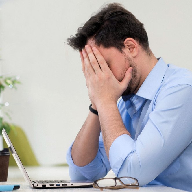 PRchrishenke's tweet photo. Your social media addiction is causing you depression. RT@newyorkpost https://t.co/rfXDOvHzEt https://t.co/JPI6mKf8X1