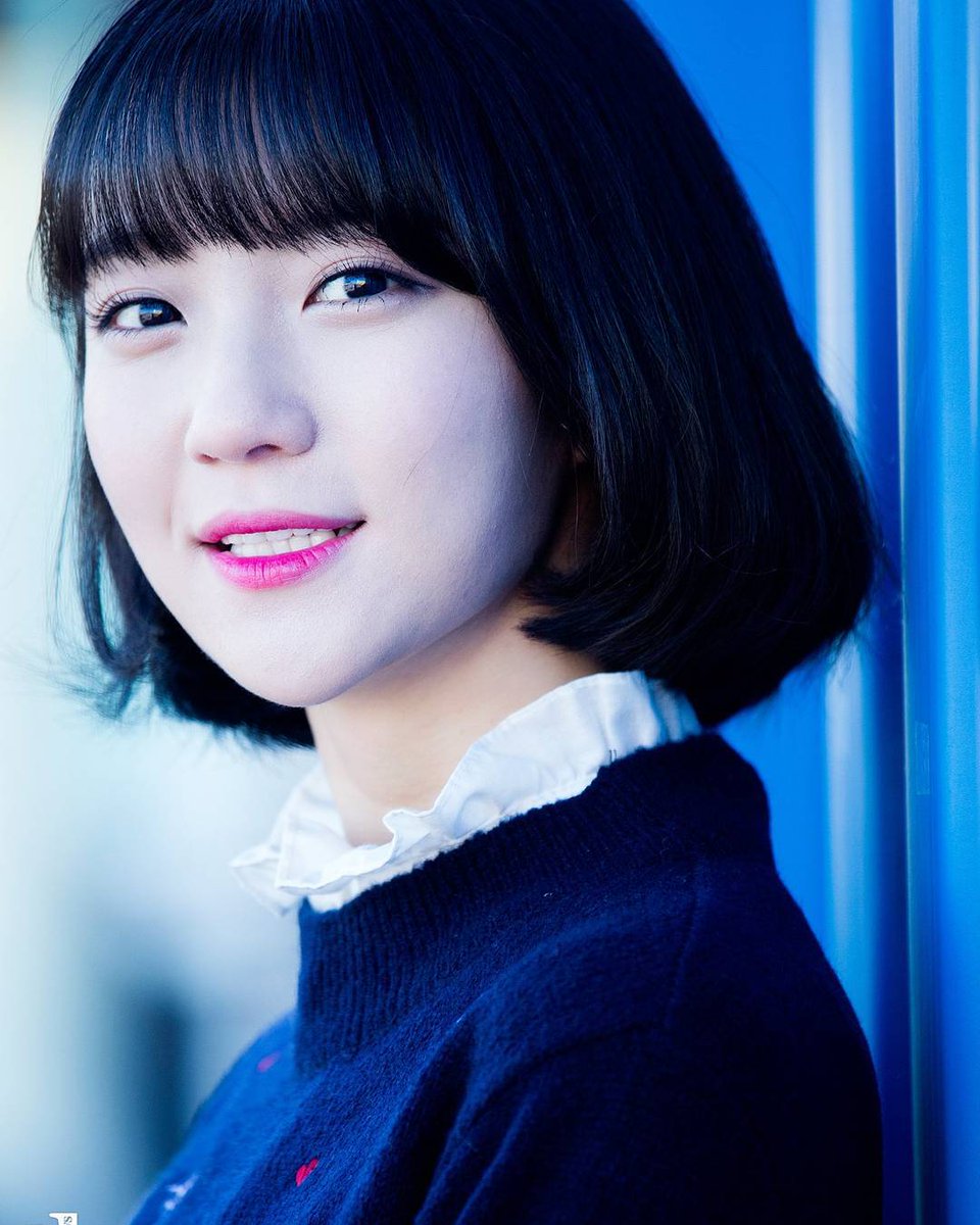 _WM_OHMYGIRL's tweet photo. 디스패치 뉴스 #비니 #오마이걸 #OHMYGIRL #OMG #Binnie https://t.co/2W0iTSC7g5