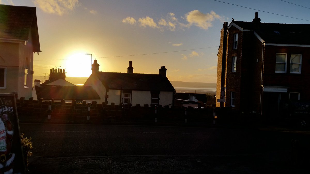 bannon_roy's tweet photo. Sunset over the Dee from The Dee View Inn. https://t.co/VqmErbrURF