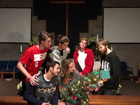 RyanTylerHayes's tweet photo. Merry chirstmas from this squad to yours #treesus https://t.co/omXYmMF6fC
