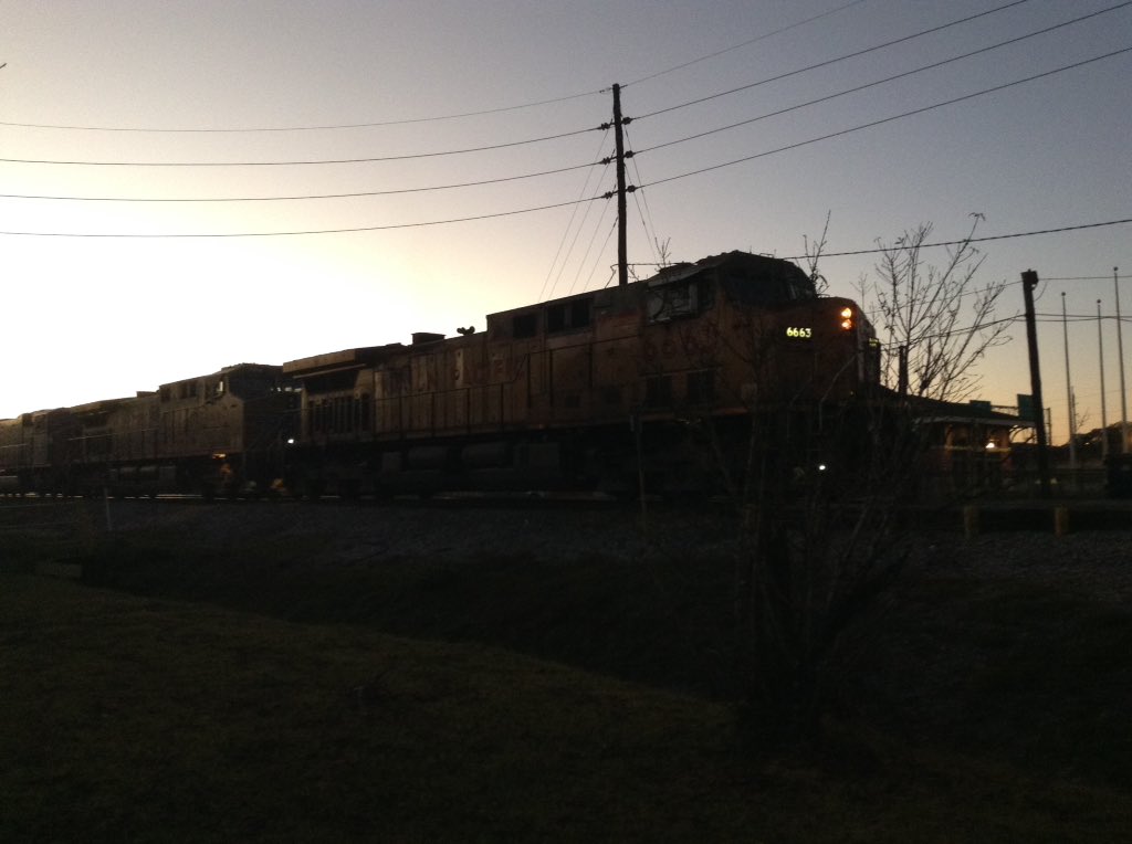 railfollower's tweet image. Union Pacific AC44 stopped at central Ave for a crew change.