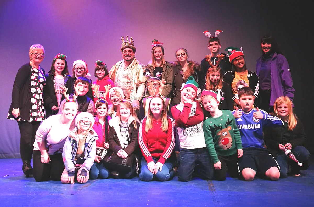 Great time had by Level 2 young people  <a href="/IpswichRegent/">Ipswich Regent Theatre</a> panto with @wbavin - 3D scene was brilliant ! Oh Yes It Was !!