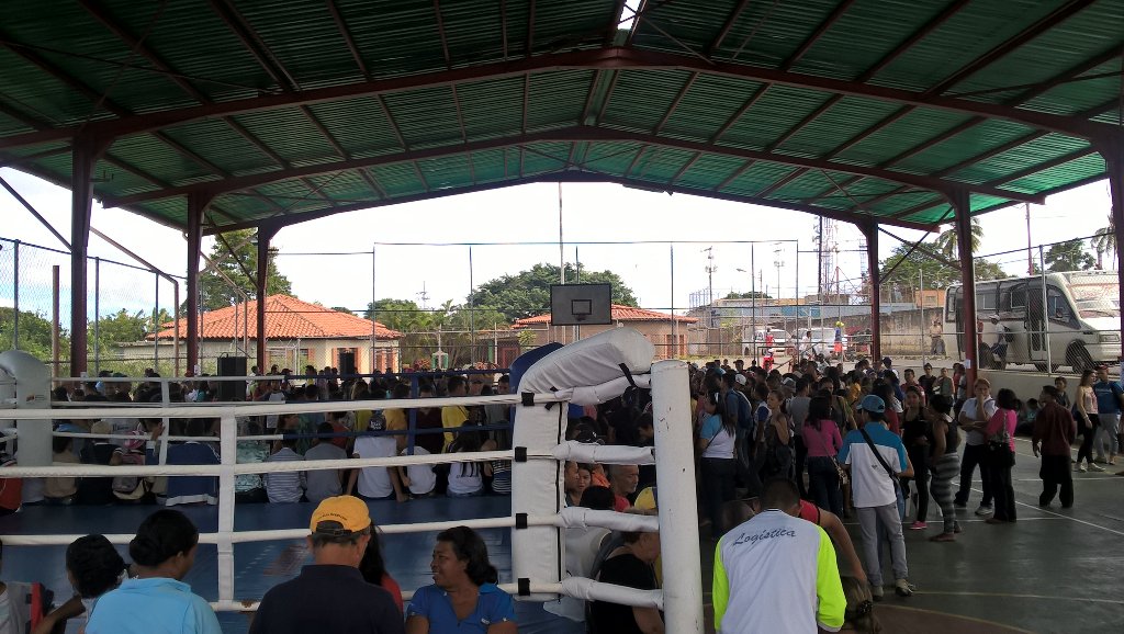 ALEXISRAMONOJE1's tweet photo. @rangelgomez Equipo Político Gob. En la masificación del Deporte en Caroní Pquia. Simon Bolívar https://t.co/f2yf0SpkX7