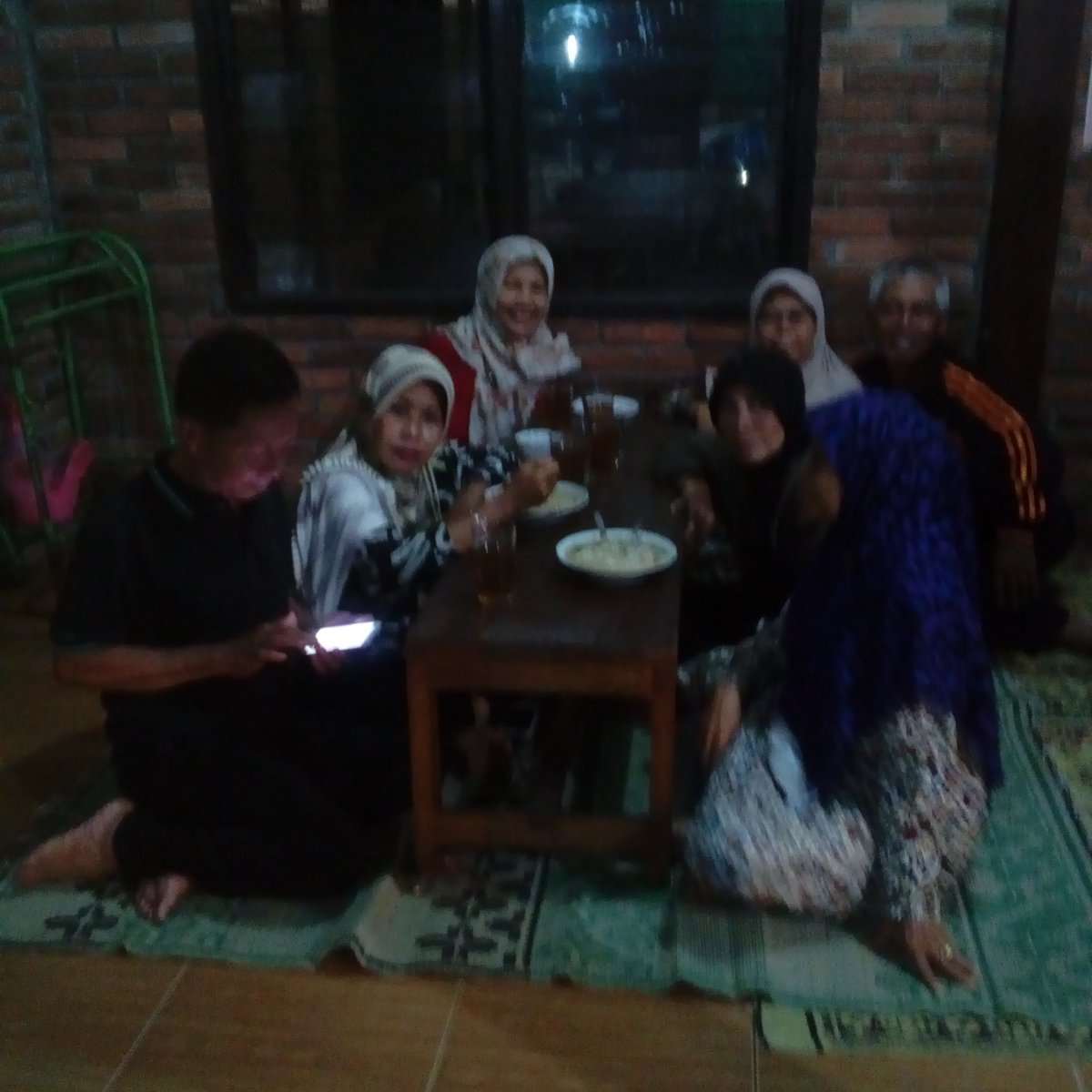 Malam keakraban sambil lesehan ala jogyakarta