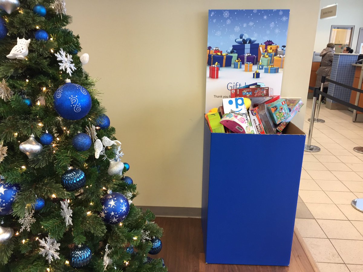 MmeMacLeod's tweet photo. Great Lakes staff filled the donation box with toys! Love our annual tradition! @CampaignWish @1GreatLakes2013 @PeelSchools @1045CHUMFM https://t.co/4IKq9sYNeb