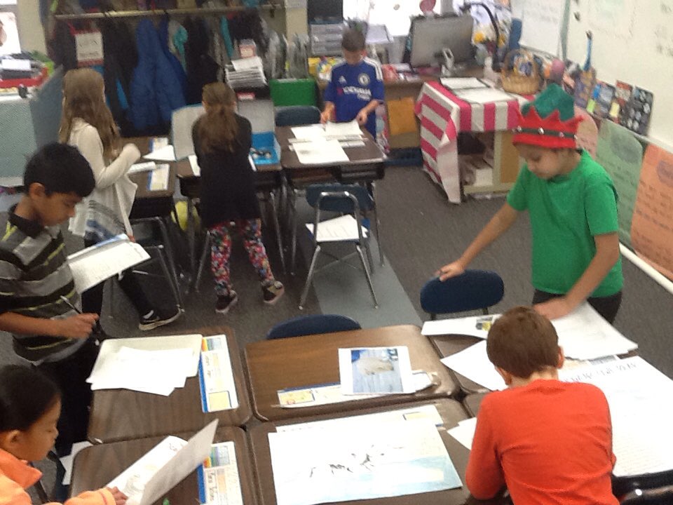 RomanowskiCRAS's tweet image. Student scientists observing the NEW animals of the tundra #learningstudios