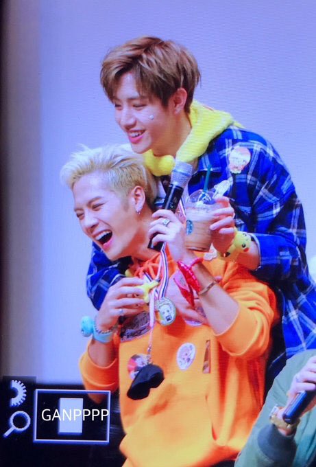 Wang_Plam852's tweet photo. #THANKYOUMARKSON 
#2000DAYsBEAUTIFULinSEOUL 
ยิ้มของมาร์ค ยิ้มของแจ็คสัน ยิ้มของเรา ยิ้มให้กันทุกวันนะ 💕💕 https://t.co/tVSHZ9lA7P