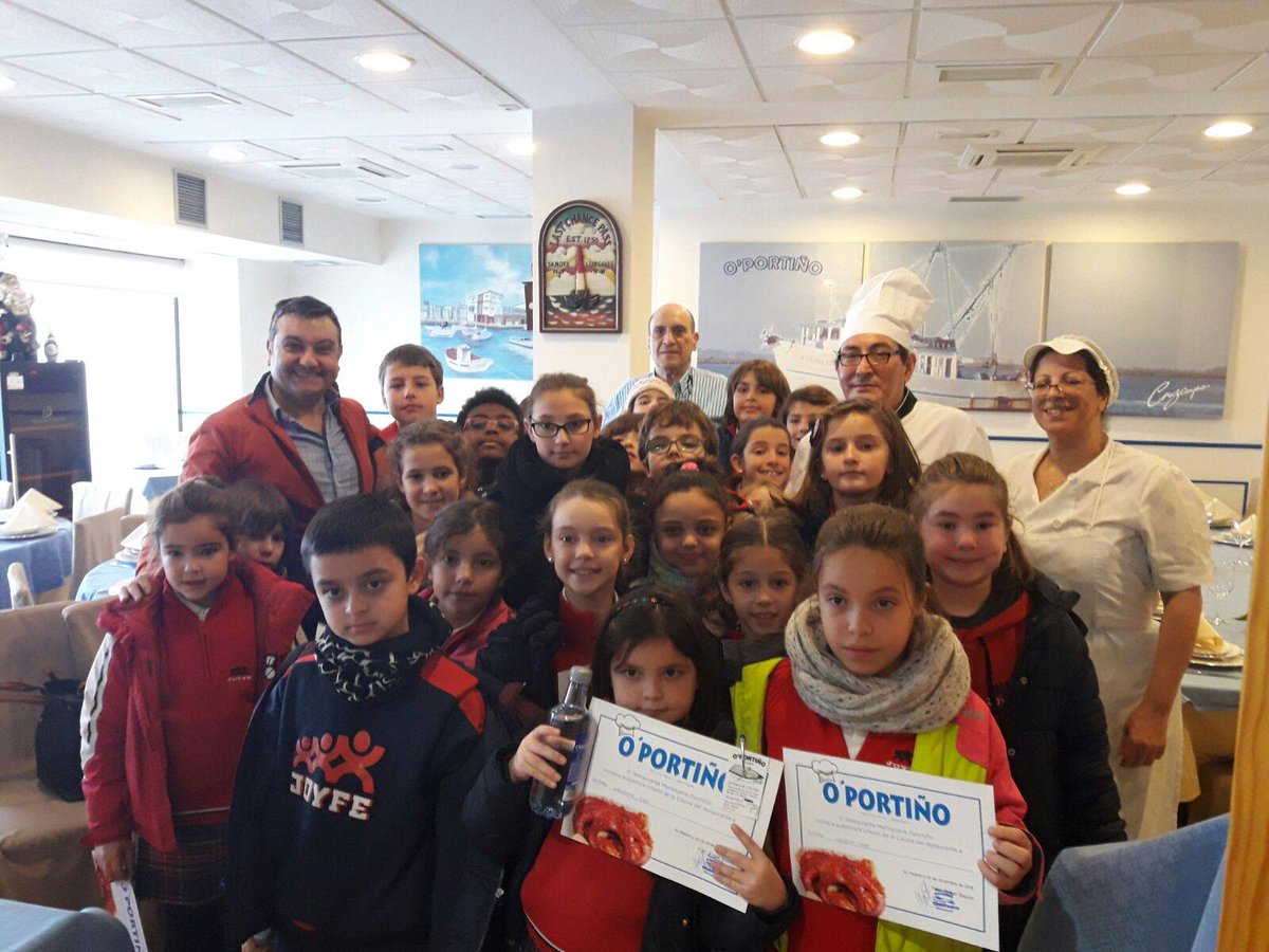 ColegioJoyfe's tweet photo. Alumnos de Cocina han visitado con @Nacho_Sandoval
#innovacioneducativa #Joyfe #curso2016
@MadridEngancha @Saboreandolavid @PulpoPasion https://t.co/kW736q30nr