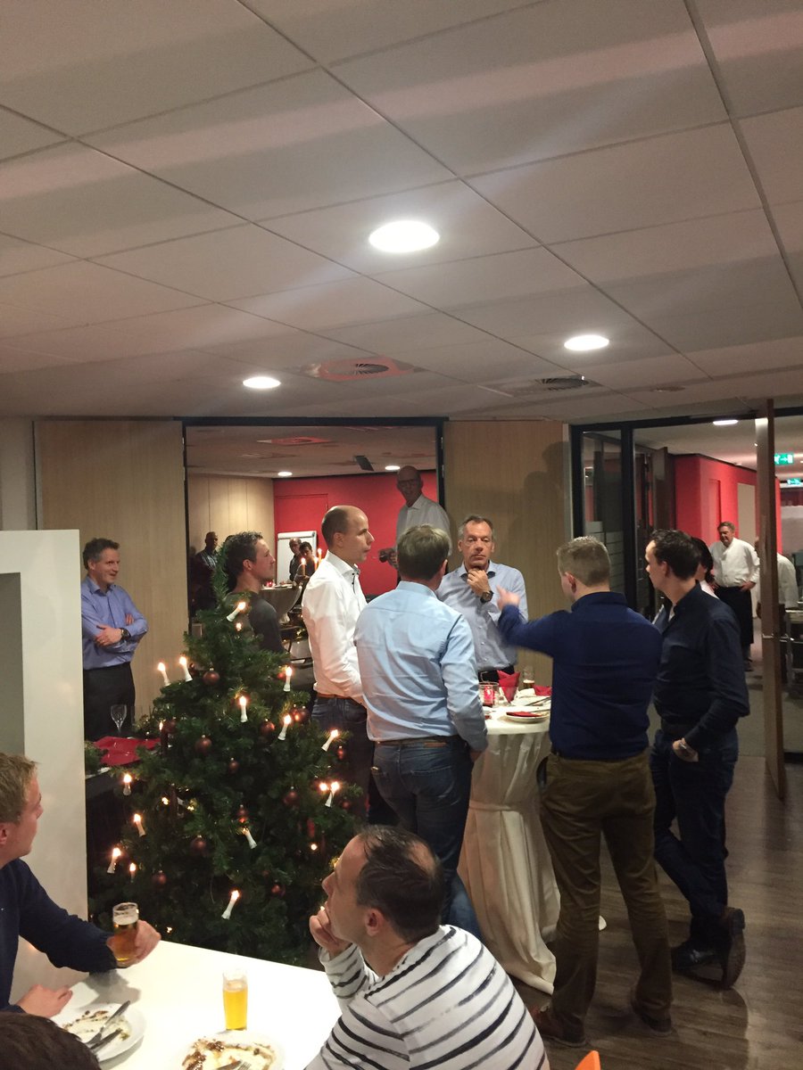 Gezellige kerstborrel bij <a href="/DuraVermeer/">Dura Vermeer</a>