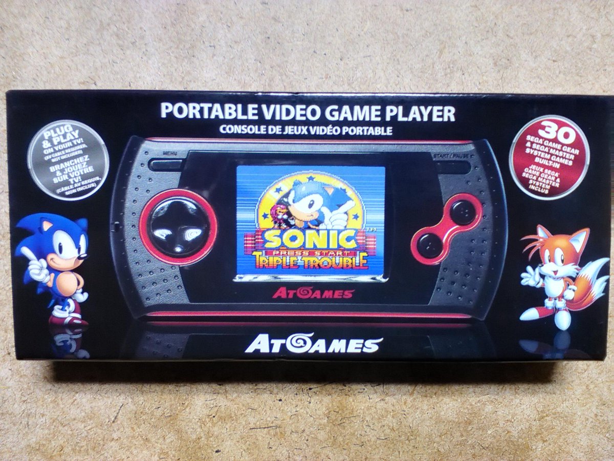 Vendo consola portátil con juegos de Sega nueva a estrenar. 40 euros mas 5 de envío certificado.