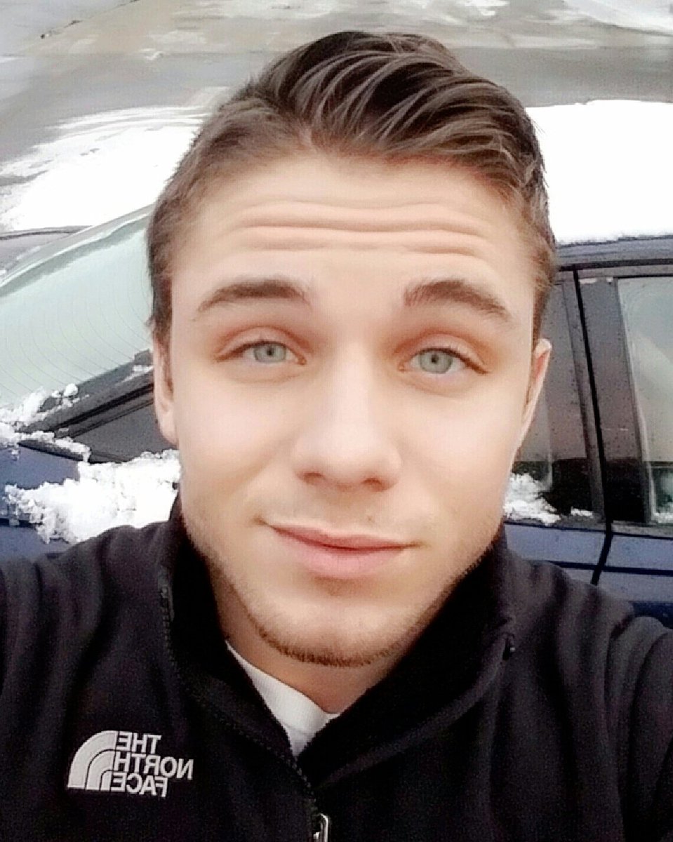 EvinBeaulieu's tweet photo. Trying to get the rest of my shopping done...'tis the season to procrastinate!  #Christmas #shopping #procrastination #model #blueeyes https://t.co/EtQuPxe8KE