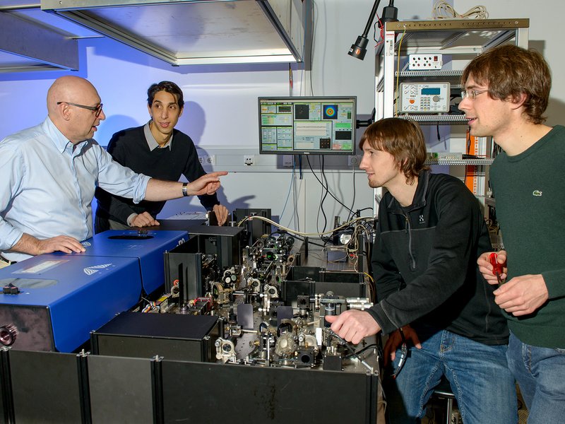 OptNanoscopy's tweet photo. #MPIbpc researchers achieve ultimate res. limit in fluorescence #microscopy - #nanoscopy #StefanHell @maxplanckpress https://t.co/1RJCTrOXu4 https://t.co/HnQChhdeG6