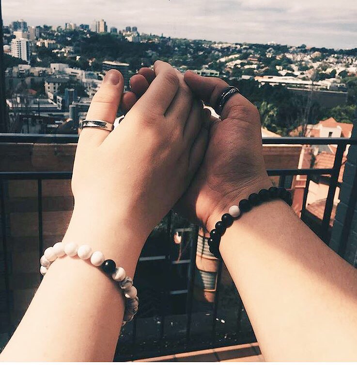 AIphaAmbassador's tweet photo. Obsessed with my Distance Bracelets from @AlphaAcessories ⚪️⚫️❤️

The Perfect Gift 😍🎄☃🎅🏼https://t.co/umKAdwWYVt

PS they're on sale today! https://t.co/xVRlrE0o6V