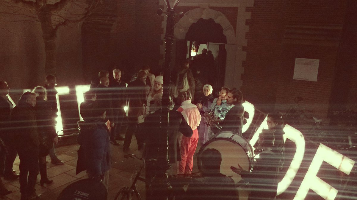 deWinterParade's tweet photo. De deuren van de Zuiderkerk zijn geopend, de WinterParade 2016/2017 is begonnen!! https://t.co/5bGSZpcAZd