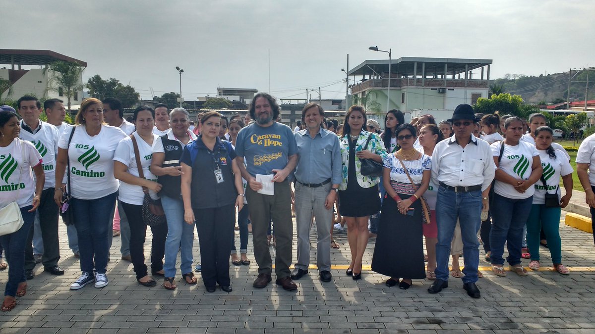 conadisecu's tweet photo. #CONADIS: Esfuerzo y solidaridad de nuestros migrantes en #Canada a traves de #DonaciónAmbulancias a zonas afectadas por terremoto del #16A https://t.co/4hga3IZmmE