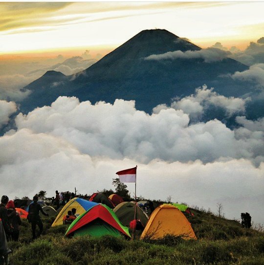 GNFI's tweet photo. View G.Sindoro taken From G.Sumbing #sunsetku https://t.co/FCb8PvcNF9 -via @OttoFauzi