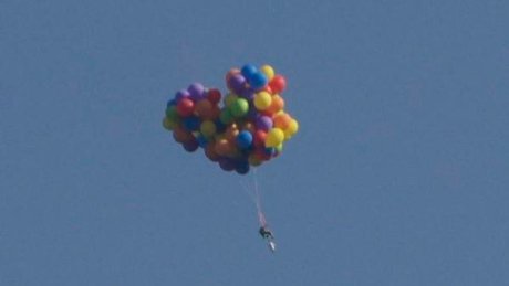 Man who flew over Calgary in lawn chair tied to 120 balloons pleads guilty ift.tt/2hdMetH