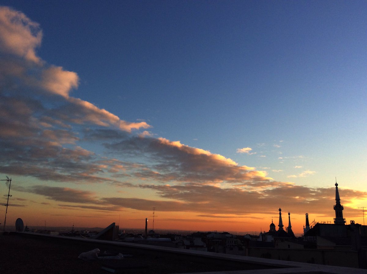 Beatrizxy's tweet photo. Que haría yo sin los cielos de #Madrid 🙈💙 #Love
#ComparteTuAtardecer
#ColaboradoresDelTiempo
@AEMET_Madrid @tiempobrasero @lancelot_xbal https://t.co/0qOhWA73JY