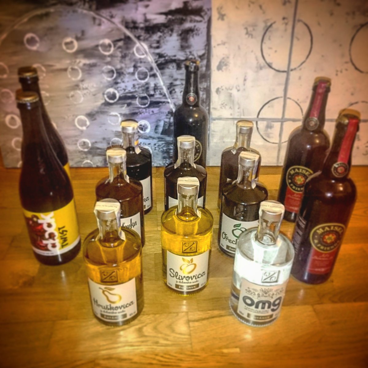 SimekDavid's tweet photo. I letos budou Vánoce opravdu veselé. Předem díky moc @zufanek @PivovarClock @maisel_friends #lepsinalada #omg #hruskovica #slivovica a další https://t.co/I0CtBFnDfR