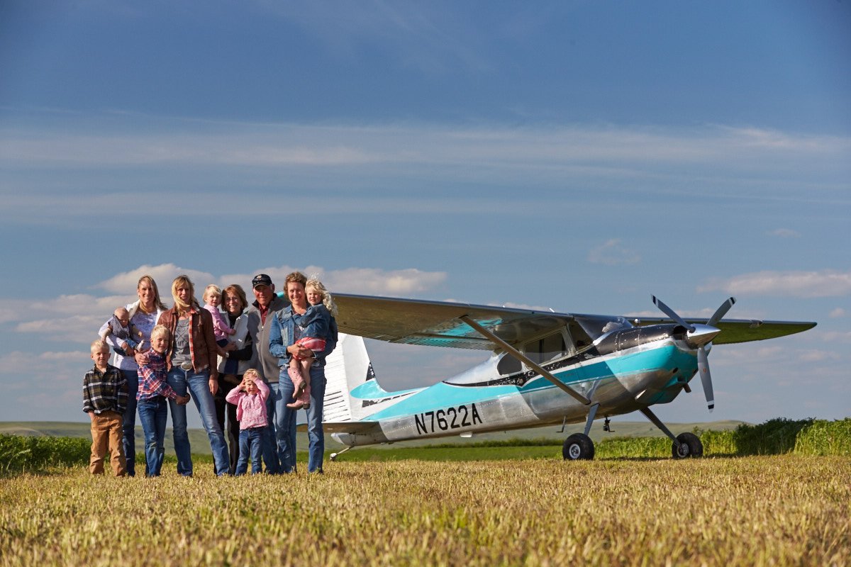 katieAOPA's tweet photo. @Cessna It's a 180....with my favorite paint scheme! https://t.co/bkcCpHPzbu