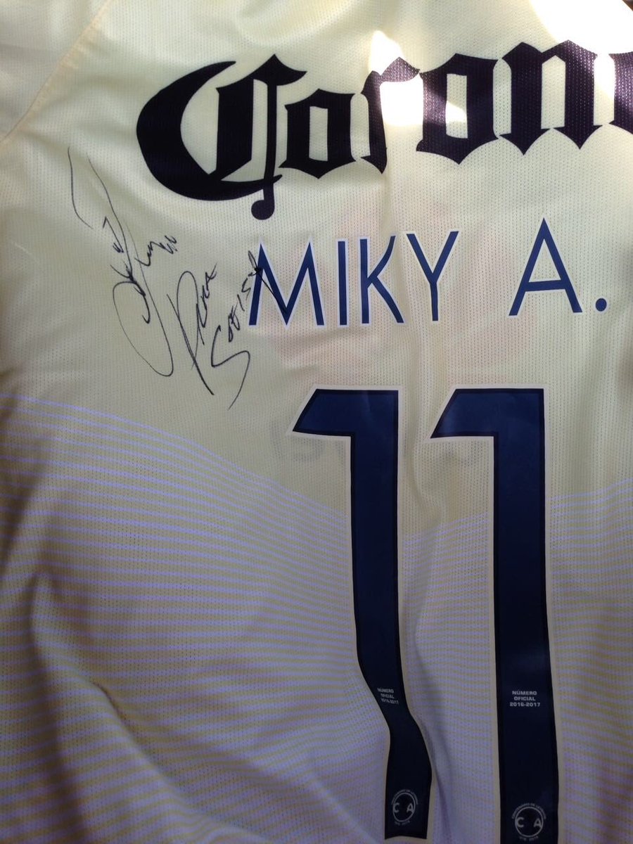 _steyss's tweet image. Hoy me pongo la autografiada 😍 #Alegría #Osadía @Mikyjr1 💙💛