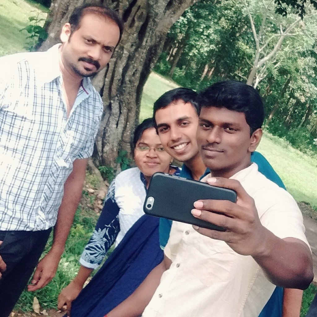 MathanSank's tweet photo. Nd finally I was caught 😉 #Selfie in #Selfie😍 #HoiSelfie #throwback #UnitTrip #memories #Topslip #StanleySurgeons #S2unit https://t.co/XQHysXtgSE