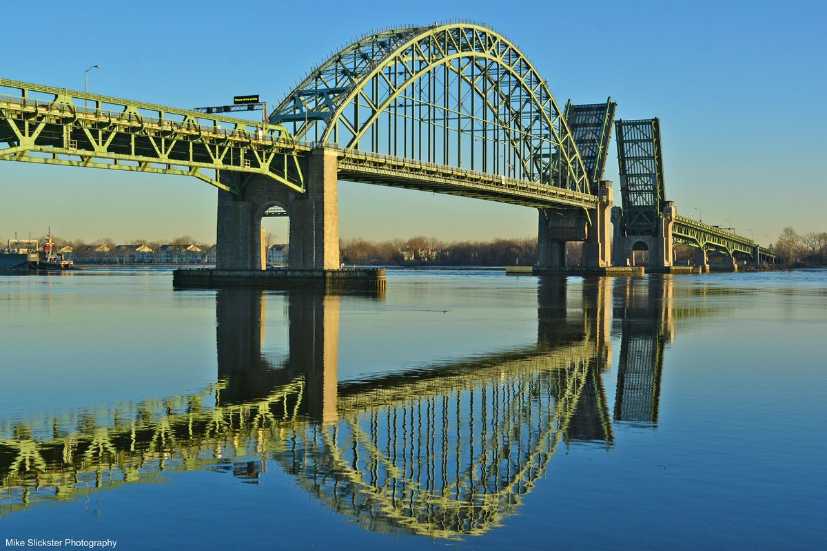 MikeSlickster's tweet photo. Requisite shots of:
#DelawareRiver
#Photography
#TaconyPalmyraBridge
#Philly
#Birding
#PennypackPark's #BaldEagle
#LardnersPoint
#L8tr https://t.co/xuJHw4MVLn