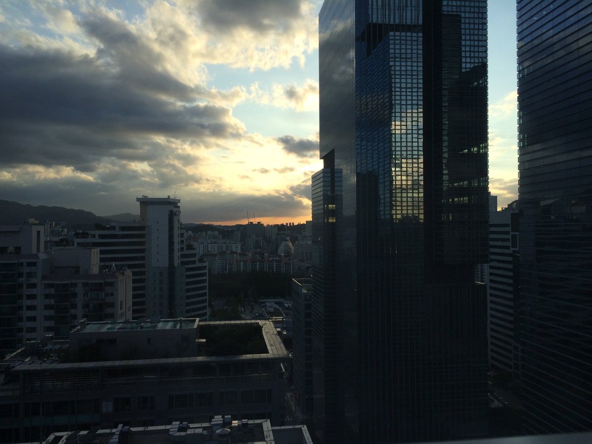 Repsly's tweet image. Awesome view from the @WeWorkSeoul office! Thanks to our marketing associate Anece for sharing. #RepAndRoll