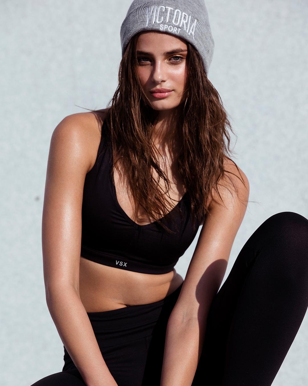 Victoria's Secret on X: $55 sport bra, pant & beanie = no excuses. Get on  this! 🇺🇸   / X