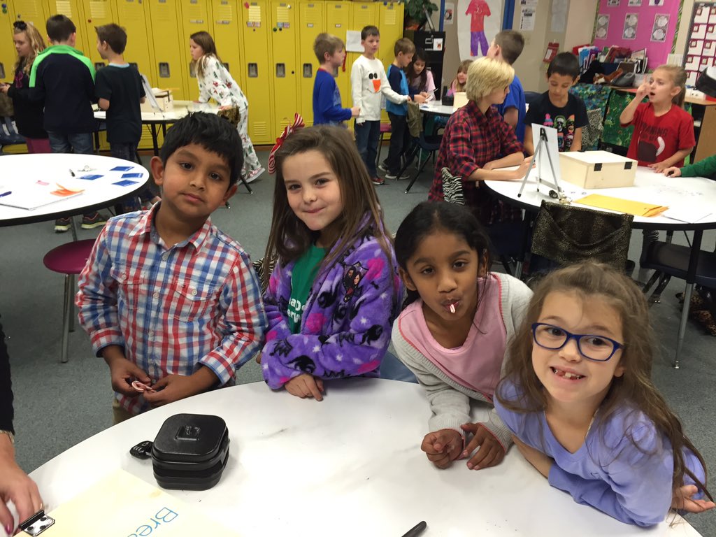 krloyd1's tweet photo. Steam Reindeer Breakout #LISDthrive #donald_es #donaldsteamlab #donaldstemlab https://t.co/YWVI9VmvaK