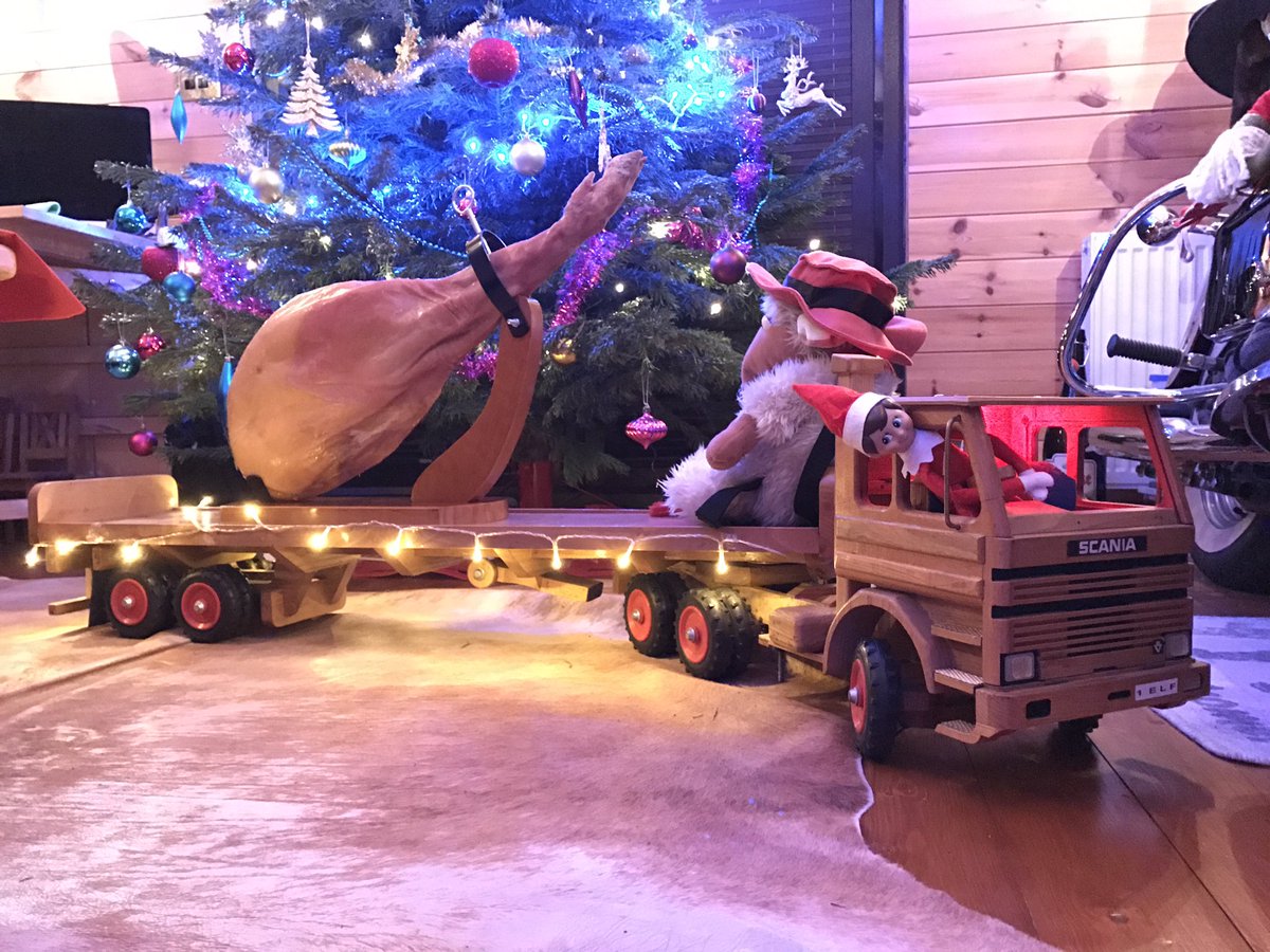 Orinocho's tweet photo. So the Elf &amp; I are on another dodgy run to his secret lockup. I'm not convinced it his though??? #Christmas #Scania https://t.co/GgEUWhx4XL