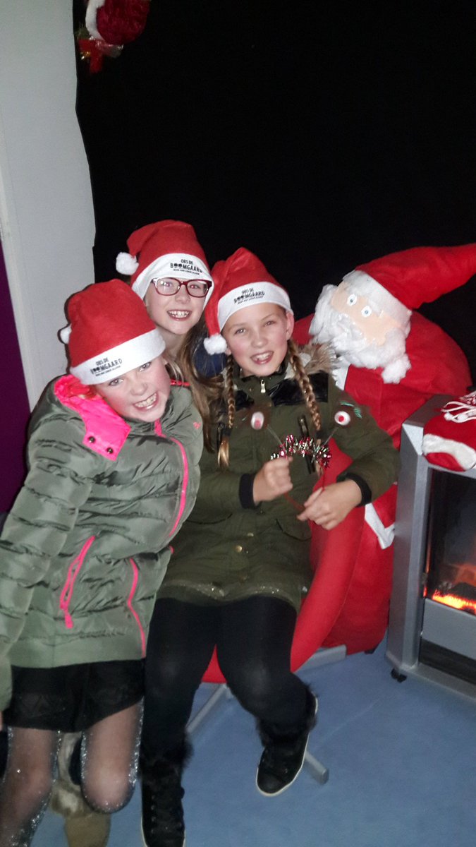boomgaardstreef's tweet photo. Alle kinderen een Boomgaard Kerst muts 😊 de Boomgaard wenst iedereen fijne dagen!! https://t.co/b9Lr3kOvw4